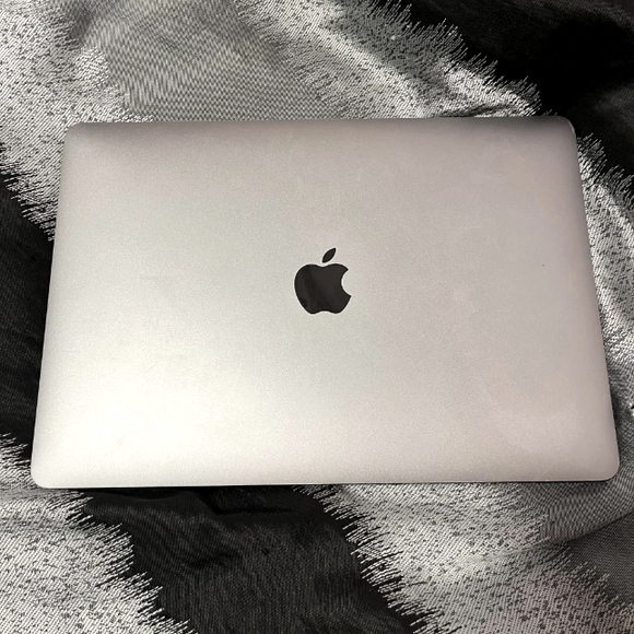 13.3” MacBook Pro w/touchbar 3.41 intel processor 256gb RAM